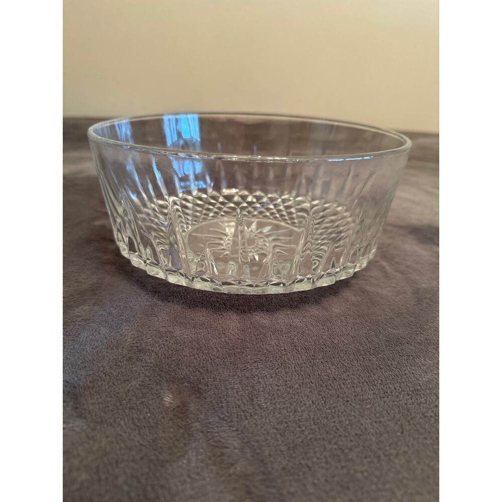 Vintage mid-century Arcoroc Starburst clear glass serving bowl "Diamant" pattern
